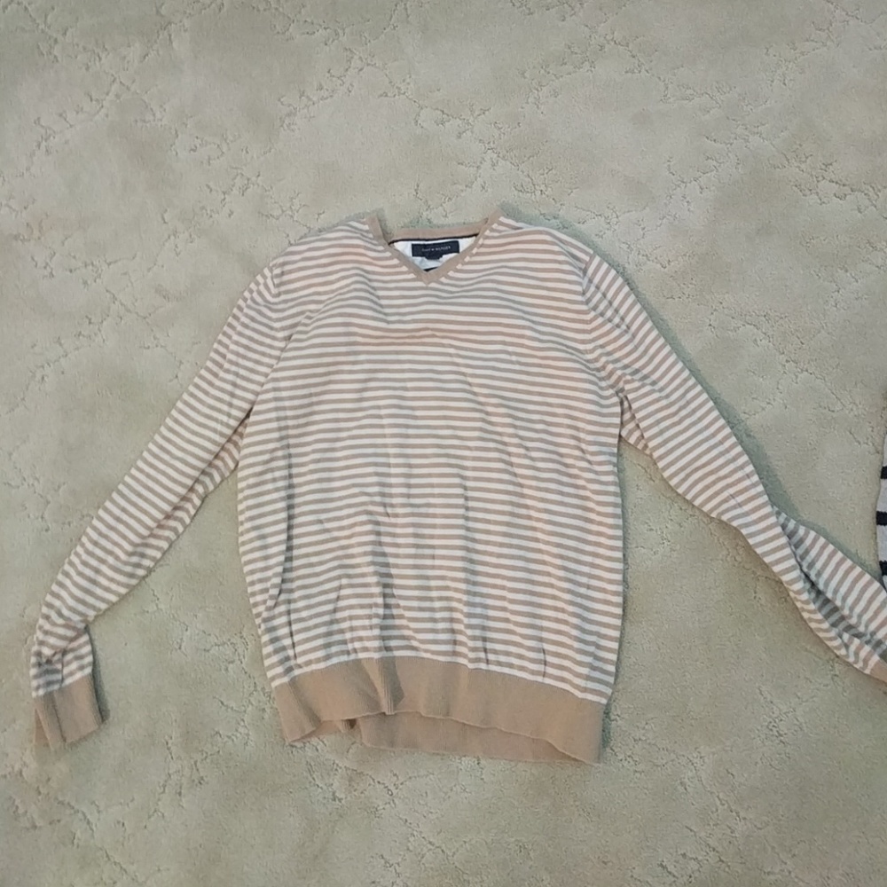 Tommy hilfiger tan/white v-neck large sweater